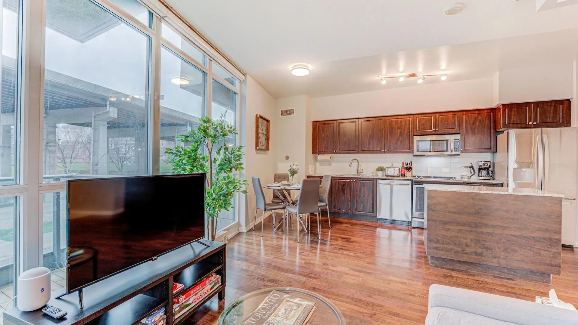 Prime City Pad 2 Bedroom With Cn Tower View 多伦多 公寓