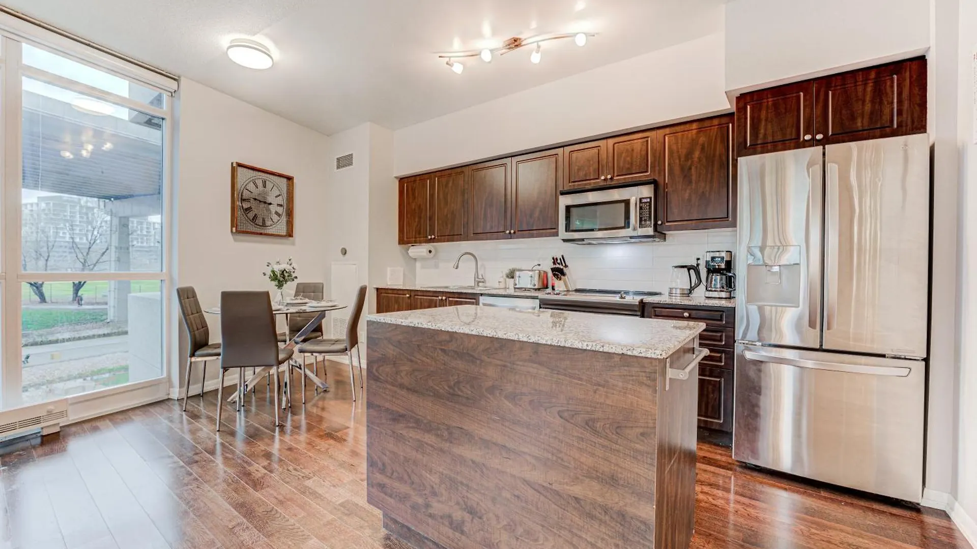 Prime City Pad 2 Bedroom With Cn Tower View 多伦多 0*,  加拿大