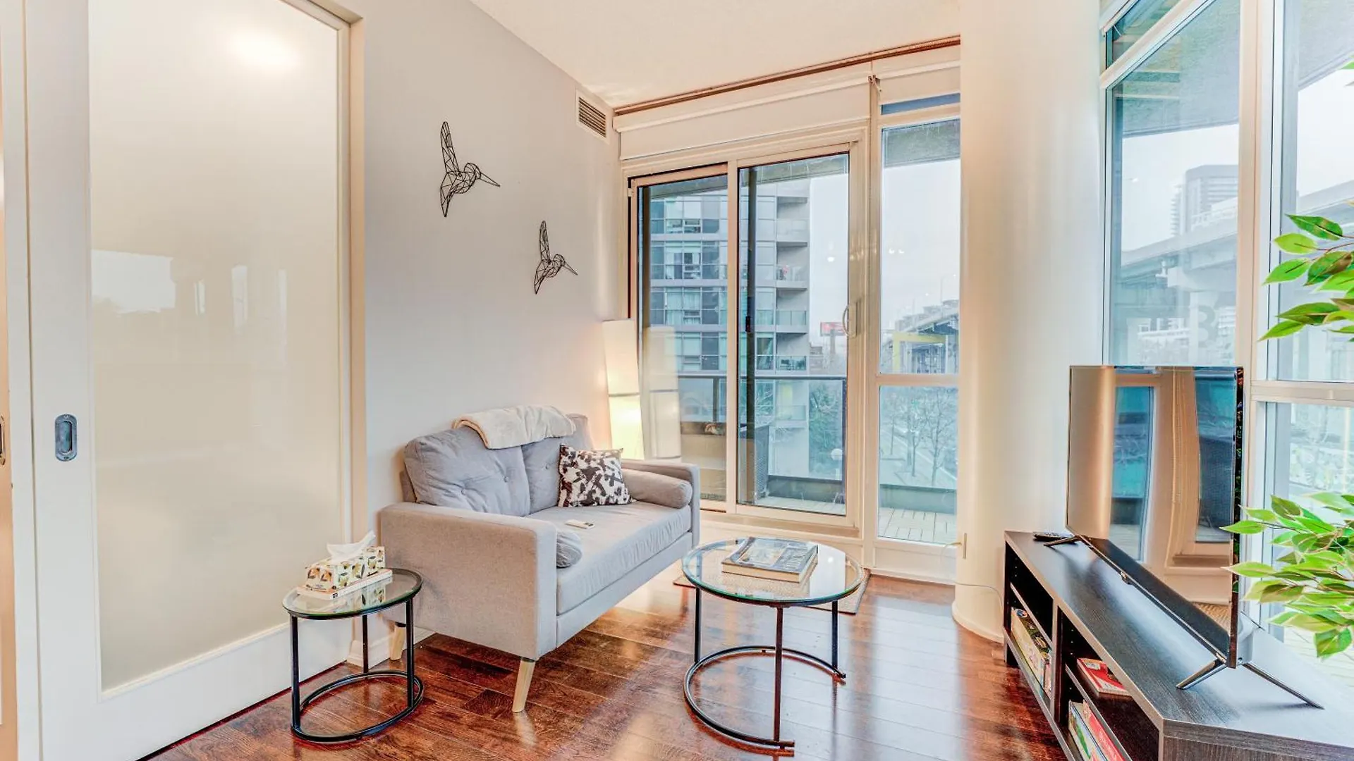 Prime City Pad 2 Bedroom With Cn Tower View 多伦多